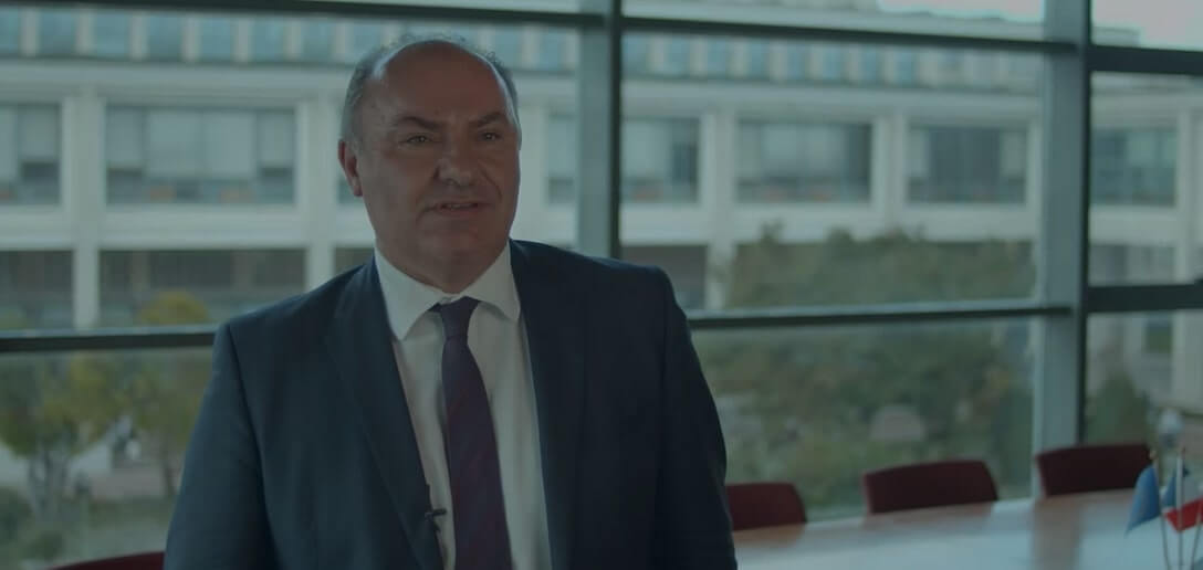 Image de la vidéo du discours
