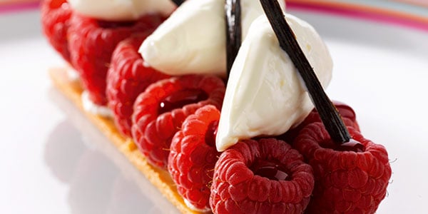 Image de cover représentant la page "Vanilla fromage blanc with raspberries and lemon on a biscuit base" de la société d'Isigny-Sainte-Mère