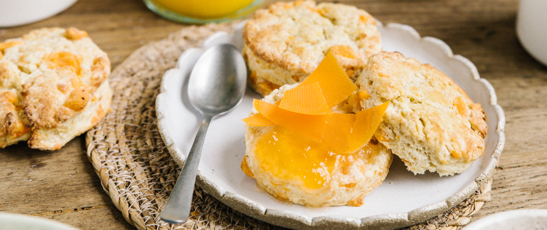 Image de cover représentant la page "Scones à la Mimolette Extra-Vieille Isigny Sainte-Mère" de la société d'Isigny-Sainte-Mère