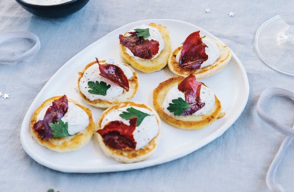 Image mise en avant illustrant la recette "Potato blinis with Cream & Truffles"