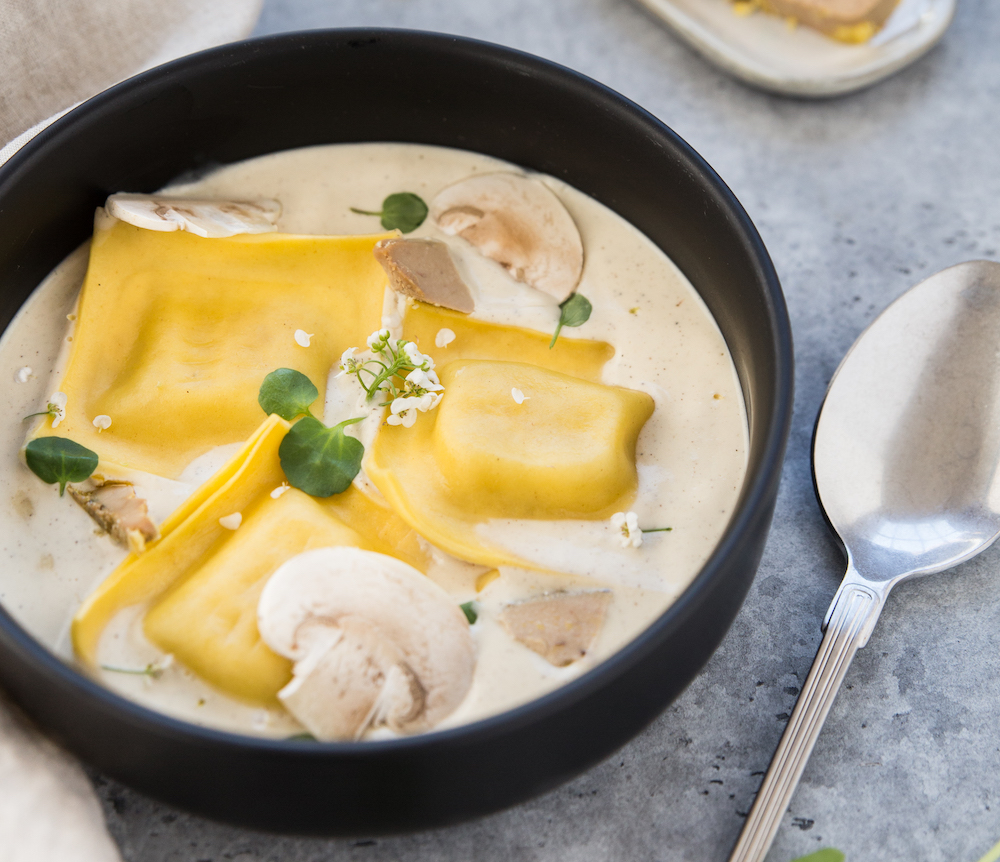 Image mise en avant illustrant la recette "Duck and mushroom ravioli with Cream & Foie Gras"