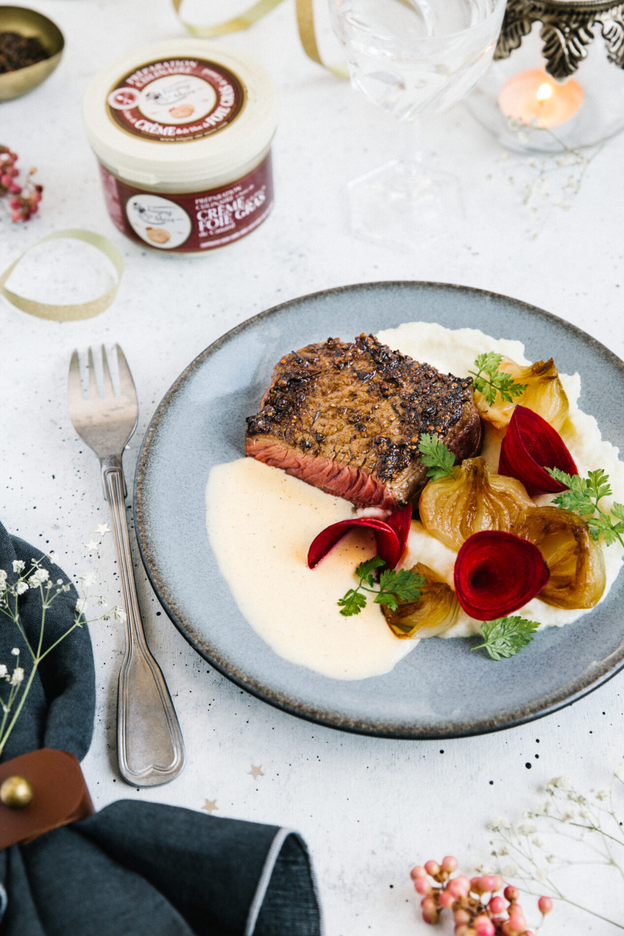 Image mise en avant illustrant la recette "Peppered Tournedos with Cream & Foie Gras"