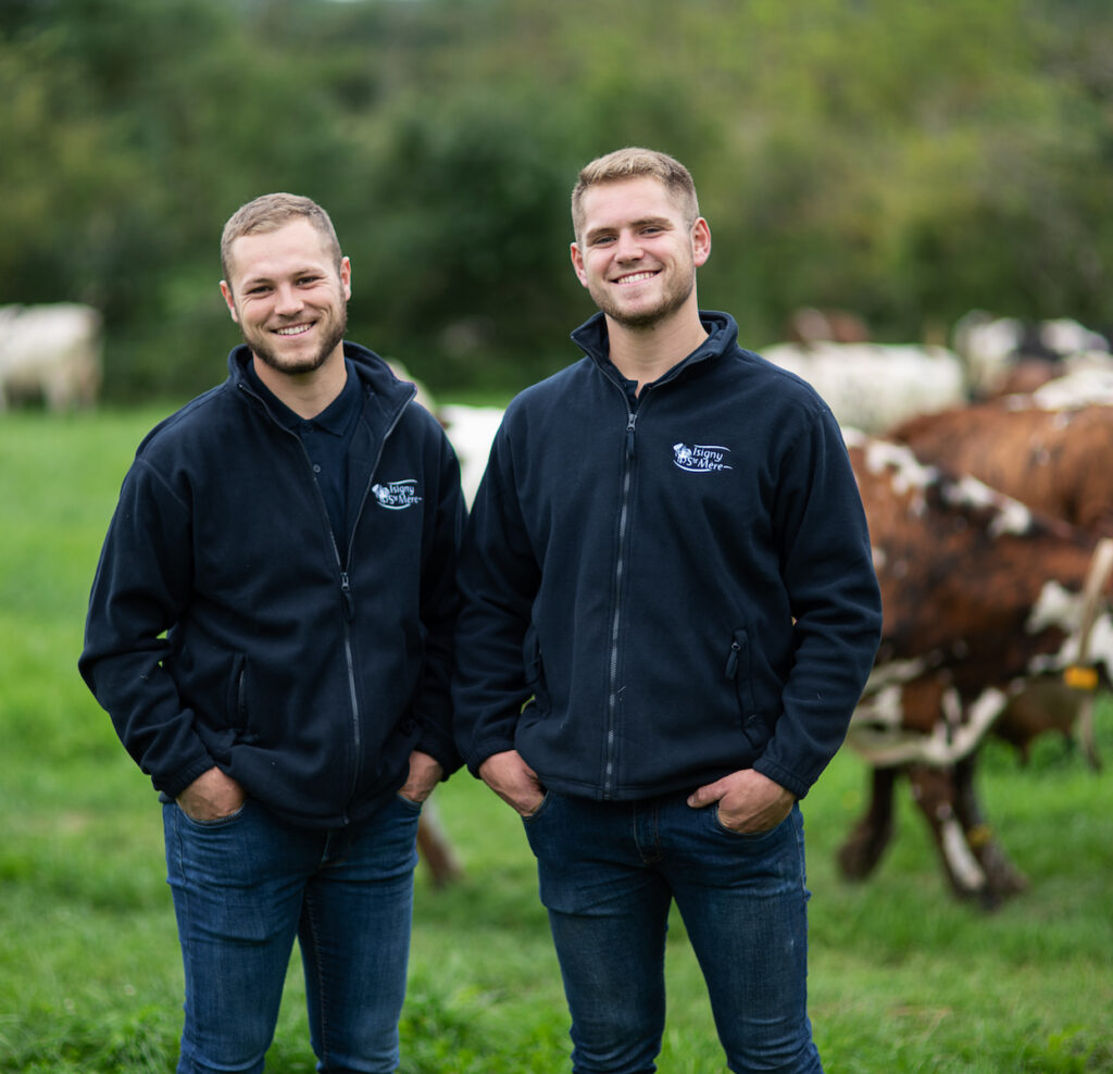 Agriculteurs engagés à Isigny ste Mère présentant les Normandes