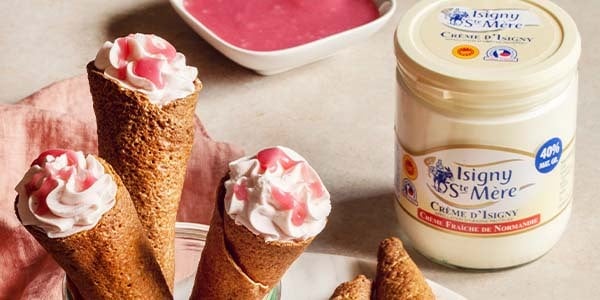 Image de cover représentant la page "Cornets de crêpes aux pralines roses" de la société d'Isigny-Sainte-Mère