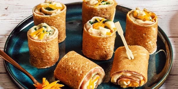 Image de cover représentant la page "Roulés de crêpes à la béchamel de mimolette" de la société d'Isigny-Sainte-Mère