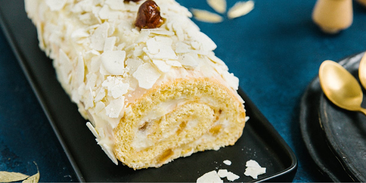 Image de cover représentant la page "Apple and white chocolate roulade with Isigny Sainte-Mère Cream & Calvados" de la société d'Isigny-Sainte-Mère