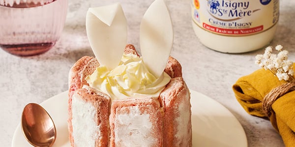 Image de cover représentant la page "Mini charlottes chocolat blanc et fraises" de la société d'Isigny-Sainte-Mère