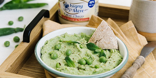 Image de cover représentant la page "Tartinade de petits pois à la Crème Épaisse d’Isigny A.O.P. Isigny Sainte-Mère" de la société d'Isigny-Sainte-Mère