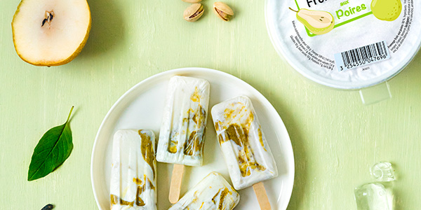 Image de cover représentant la page "Marbled Ice Creams with Isigny Sainte-Mère Pear Fromage Frais and Pistachio Praline" de la société d'Isigny-Sainte-Mère