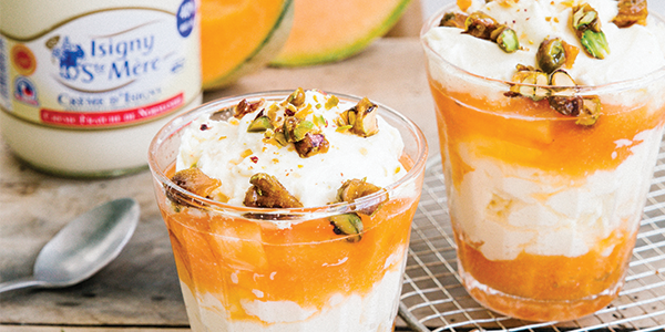 Image de cover représentant la page "Eton Mess au melon et pistaches caramélisées Crème d’Isigny" de la société d'Isigny-Sainte-Mère