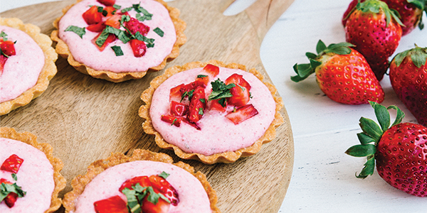 Image de cover représentant la page "Tartelettes à la mousse de fraises vanillée" de la société d'Isigny-Sainte-Mère