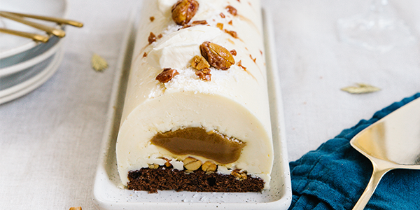 Log with PDO Isigny cream, caramel and peanuts - Isigny Sainte-Mère