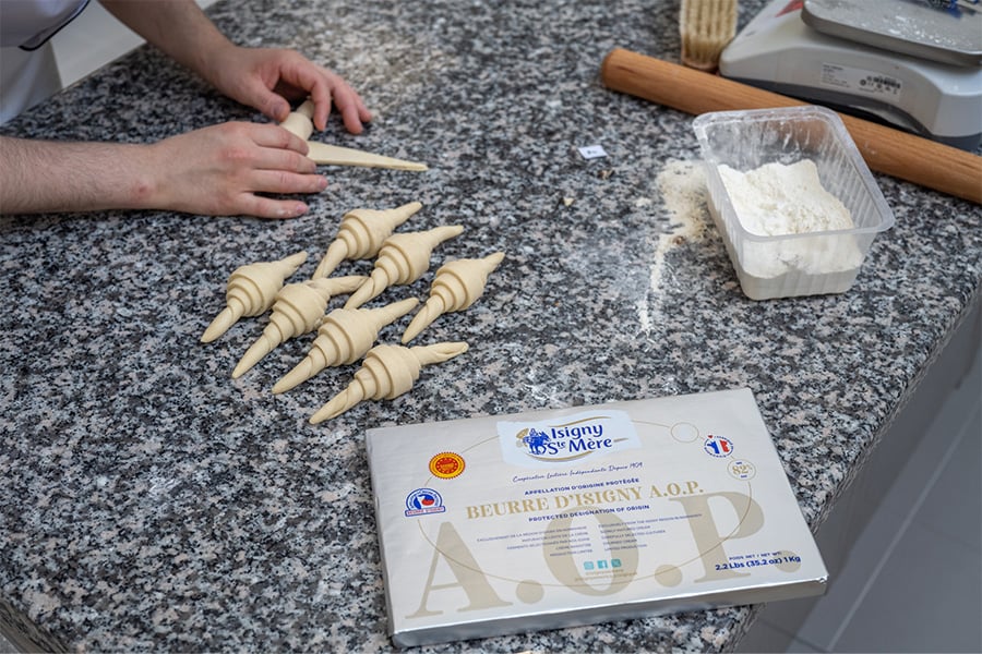 Beurre Isigny Sainte Mère Et Croissants En Fabricaiton