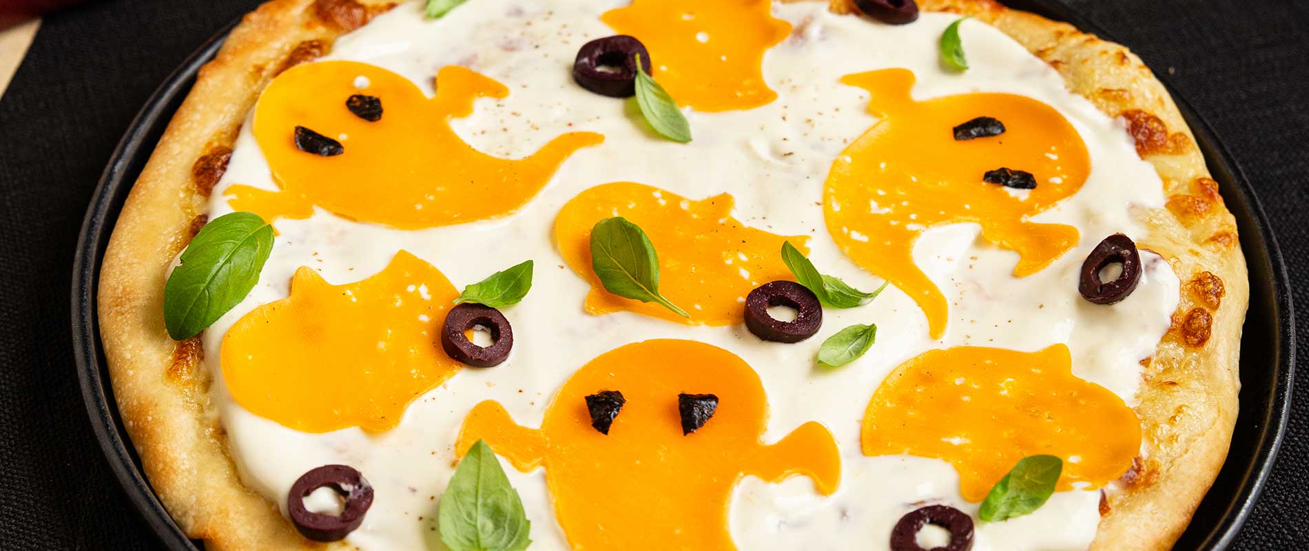 Pizza d'Halloween à la Mimolette Isigny Sainte-Mère