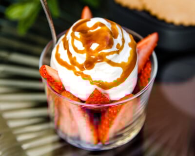 Verrine de fraises et mousse de fromage frais Isigny Sainte-Mère