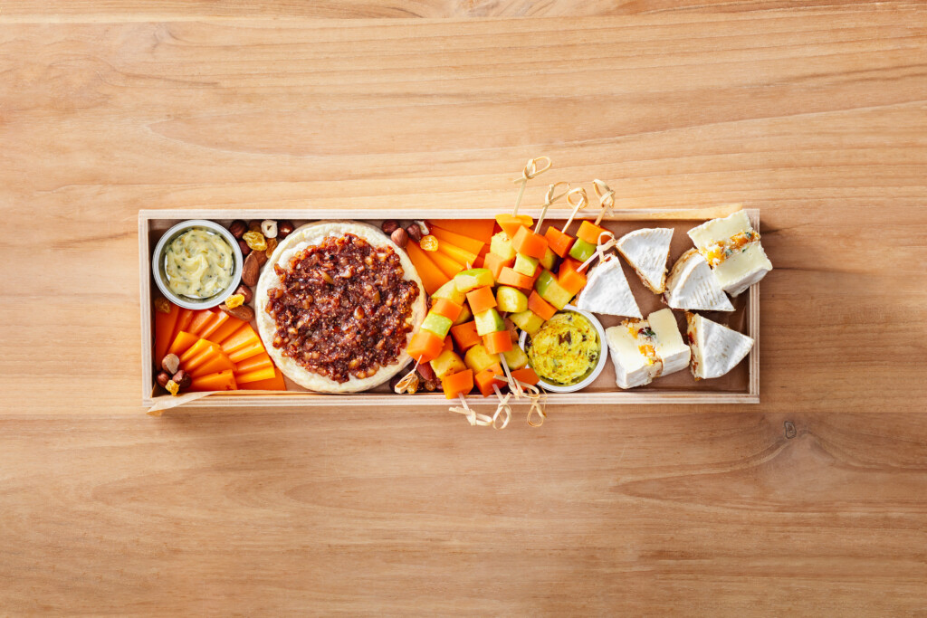 Le plateau créatif d'Isigny sur une table prêt à servir pour l'apéritif
